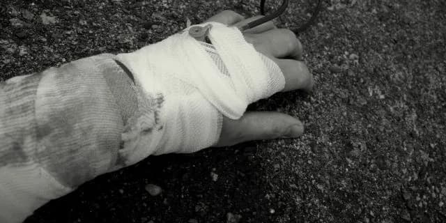 エストソルシエール前肢に加え後肢も故障。デビューの行方はどうなる？