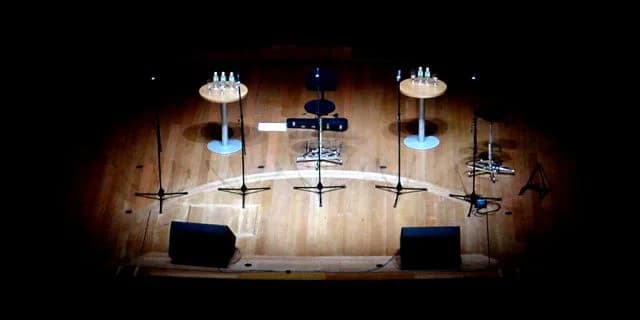 【福島記念サイン】ジャングルポケット福島競馬場でお笑いステージを開催