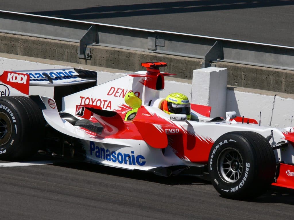 関越道を爆走する騎手E・T。