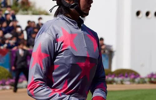 藤田菜七子、中央競馬初勝利で「ホッ」