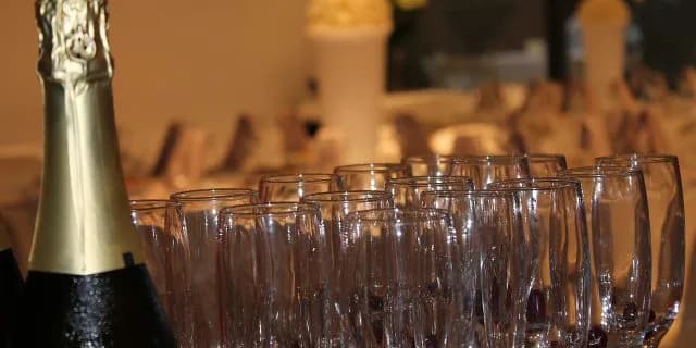 騎手や調教師との交流の場。一口クラブのサマーパーティー。