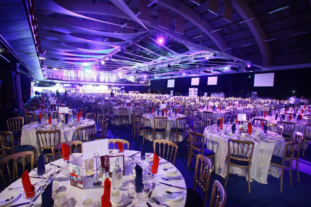 料理は引き立て役のジョッキーディナーショー