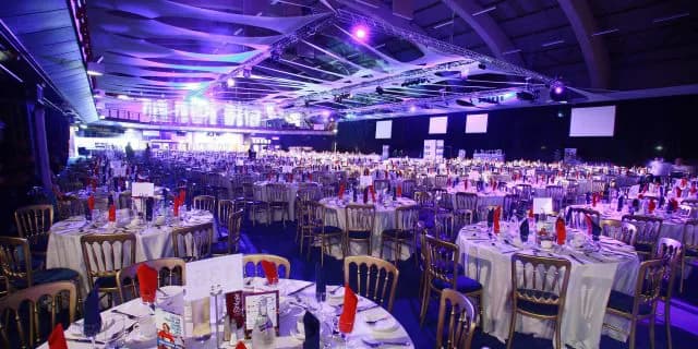 料理は引き立て役のジョッキーディナーショー