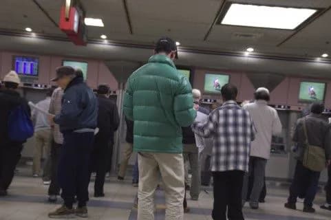 競馬の場外馬券売り場「ウインズ」の魅力とは何か？