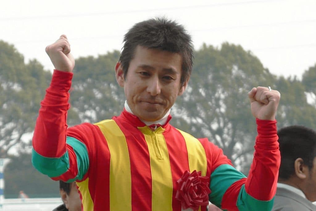 四位洋文騎手、29日に阪神で引退式。3月から調教師に