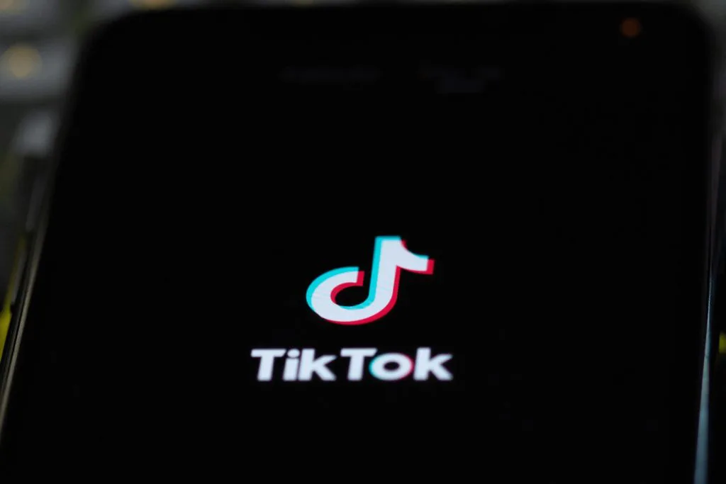 レパードS（2020）のサインは“Tiktokの買収計画”！推奨サイン馬3頭とは？