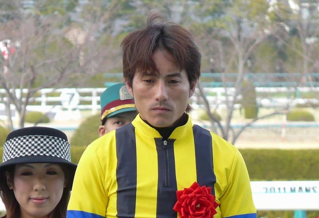 JRA吉田豊騎手、落馬負傷で外傷性頚部症候群。騎乗馬リゼバーミリオンは予後不良