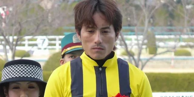 JRA吉田豊騎手、落馬負傷で外傷性頚部症候群。騎乗馬リゼバーミリオンは予後不良