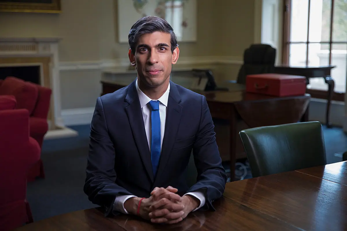 JRA天皇賞秋(2022)のサインは“英スナク新首相就任”！推奨馬1頭とは？