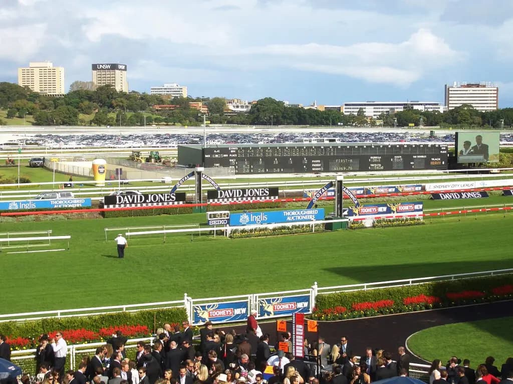 【クイーンエリザベスステークス2023】日本馬ユニコーンライオンの人気は？大手ブックメーカーの予想オッズ