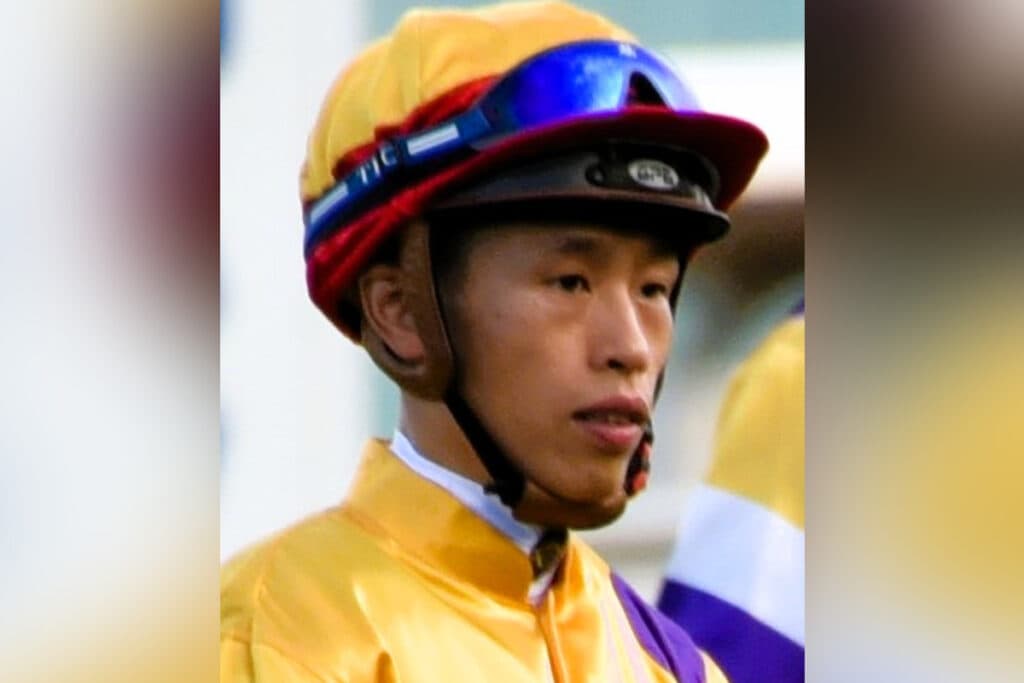 【JRA】C.ホー騎手が落馬し骨折の疑い、1ヶ月前倒しで香港へ帰国