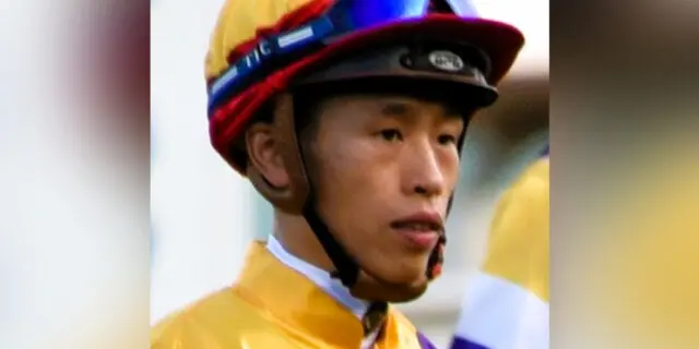 【JRA】C.ホー騎手が落馬し骨折の疑い、1ヶ月前倒しで香港へ帰国