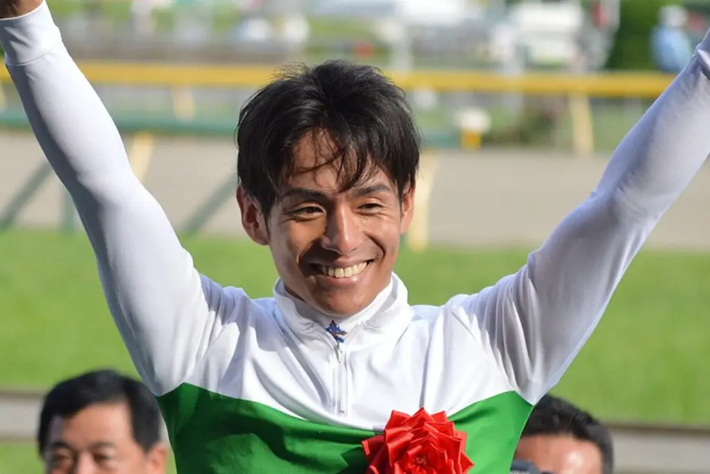 【JRA】浜中俊騎手が京都3Rで落馬負傷、左肩・左手首・左足親指を骨折し年内休養へ