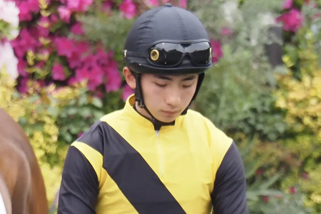 【JRA】落馬負傷した長浜鴻緒騎手、左腕と左足の指を骨折