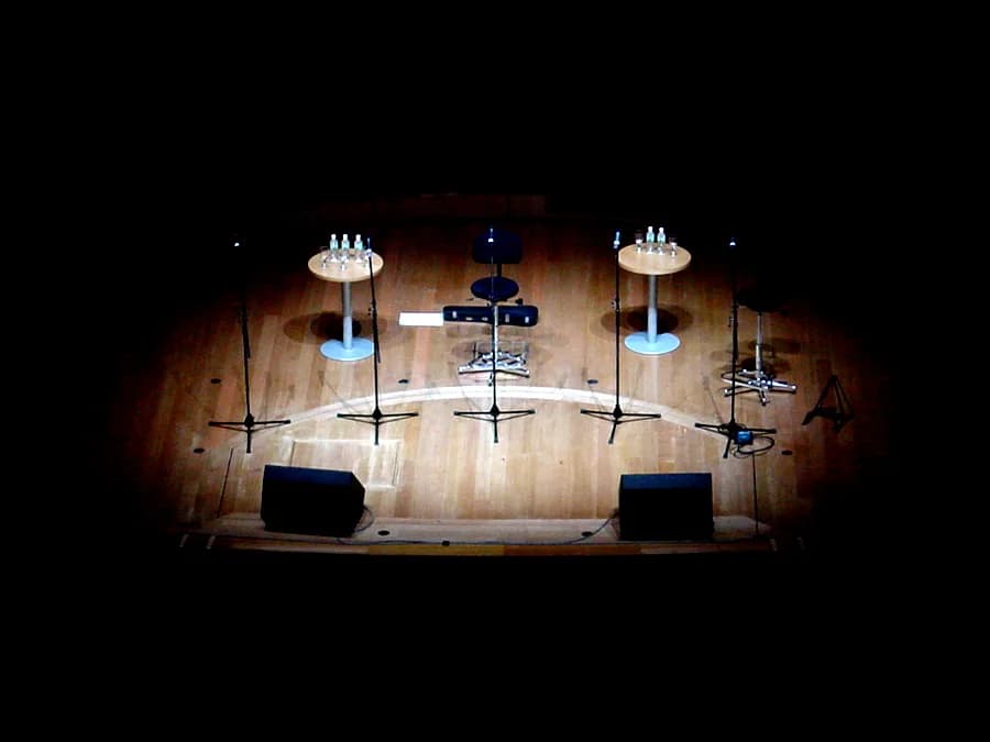 【福島記念サイン】ジャングルポケット福島競馬場でお笑いステージを開催