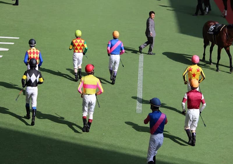 白熱してきたリーディングジョッキー争い!折り返し地点のトップはデムーロ