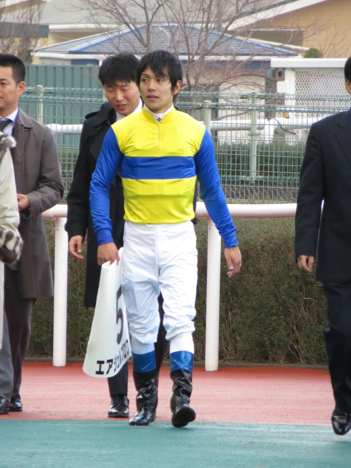 JRA天皇賞春(G1)のユーキャンスマイルは岩田騎手から浜中騎手に乗り替わり