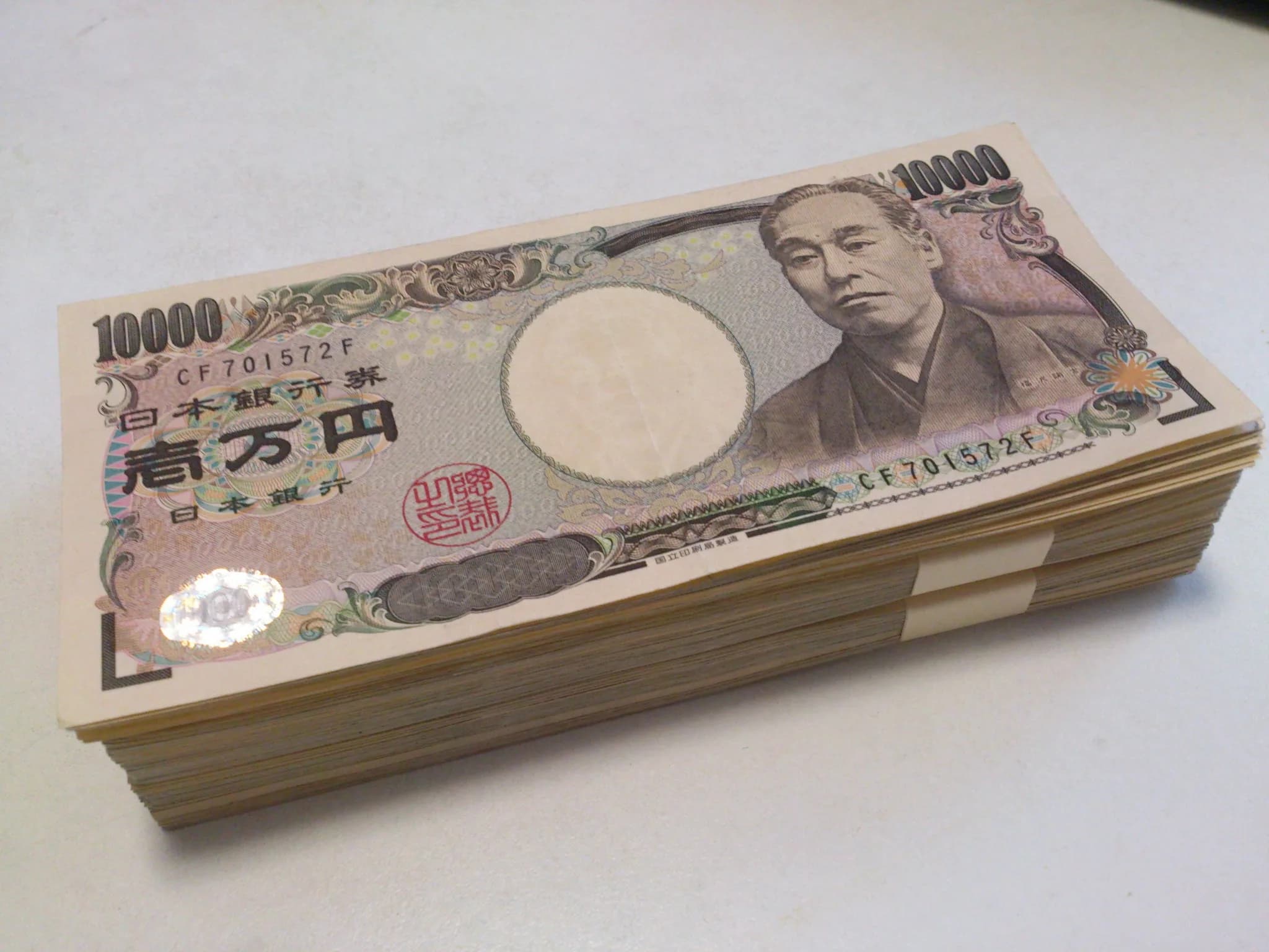 1度でいいから帯封を3束くらいあててみたい