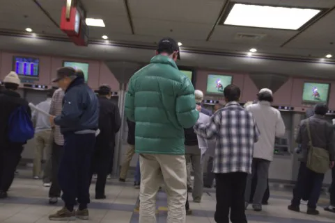 競馬の場外馬券売り場「ウインズ」の魅力とは何か?