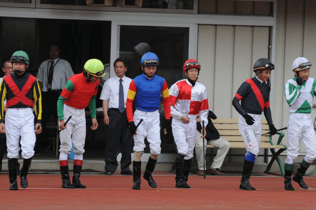 現役4人目となるJRA女性騎手の今村聖奈騎手ら、10人の騎手が合格